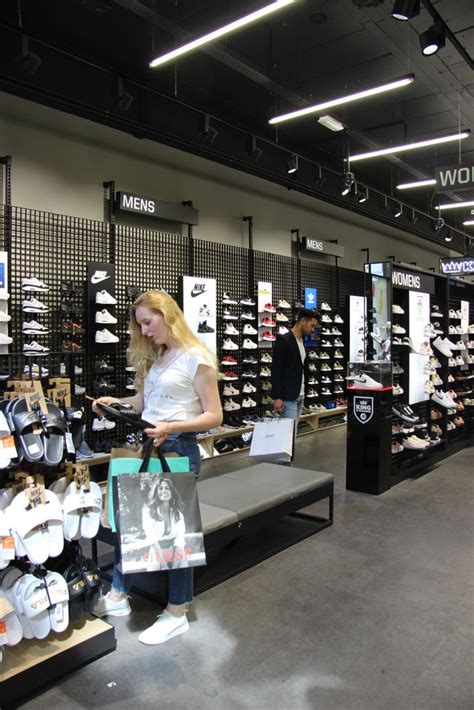 jd sports almere openingstijden